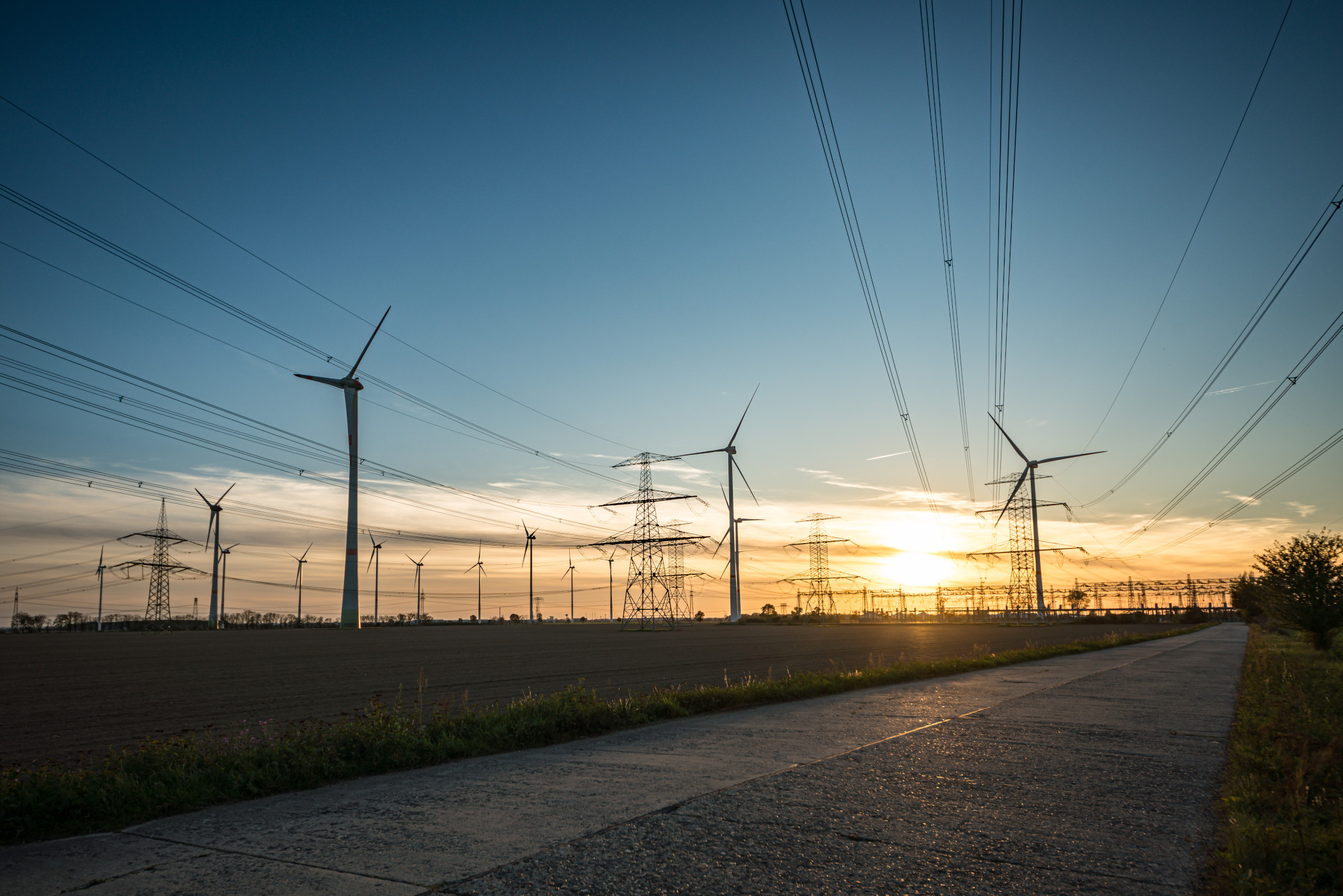 sicherer Energietransport über Hochspannungsleitungen